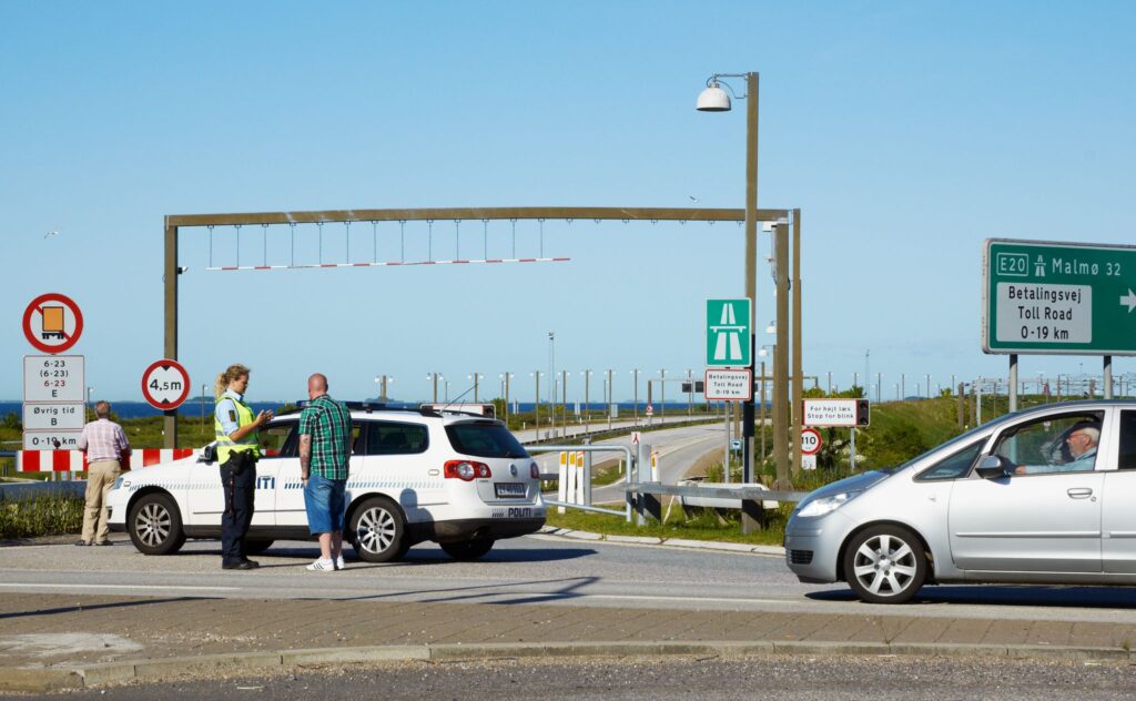 Tre, måske fire timer / Three, maybe four hours Tre, måske fire timer / Three, maybe four hours