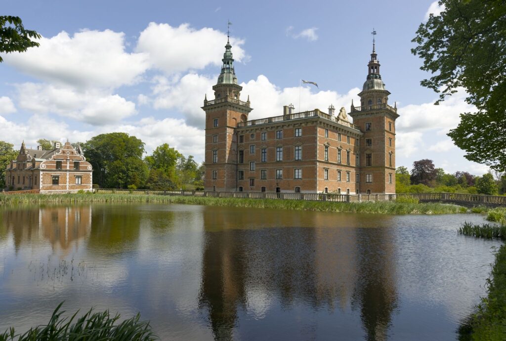 Marsvinsholm Slots nye tårn / Marsvinsholm Castle's new tower, sw