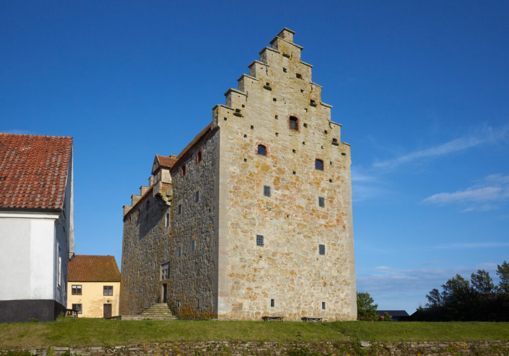 Glimmingehus fra nordvest / Glimmingehus from northwest