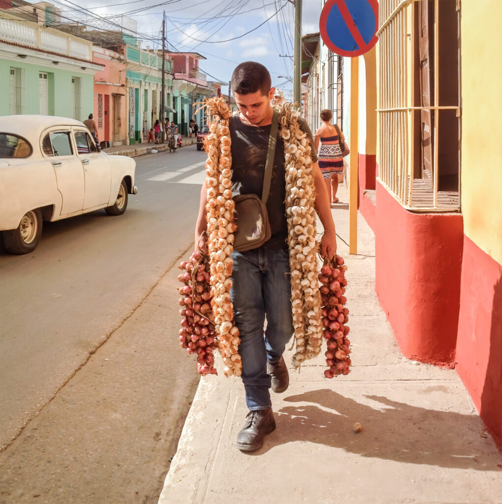 Løgsælger / Onion seller, Trinidad, Cuba