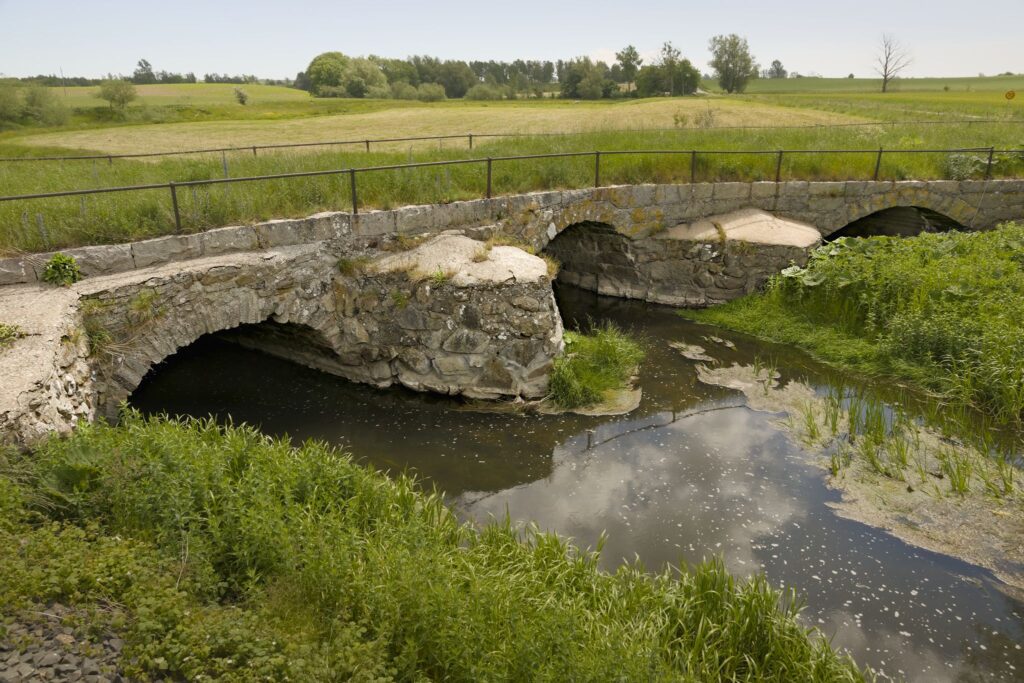 Klassisk kampestensbro / Classic boulder bridge, Skåne