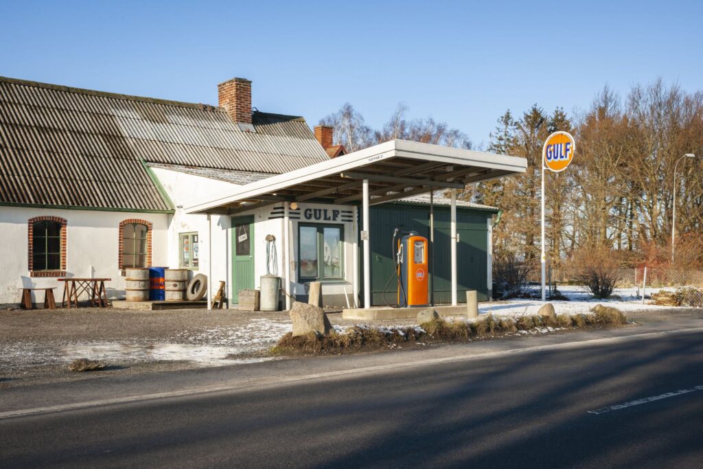 Klassisk Gulf benzintank / Classic Gulf petrol station, (total)