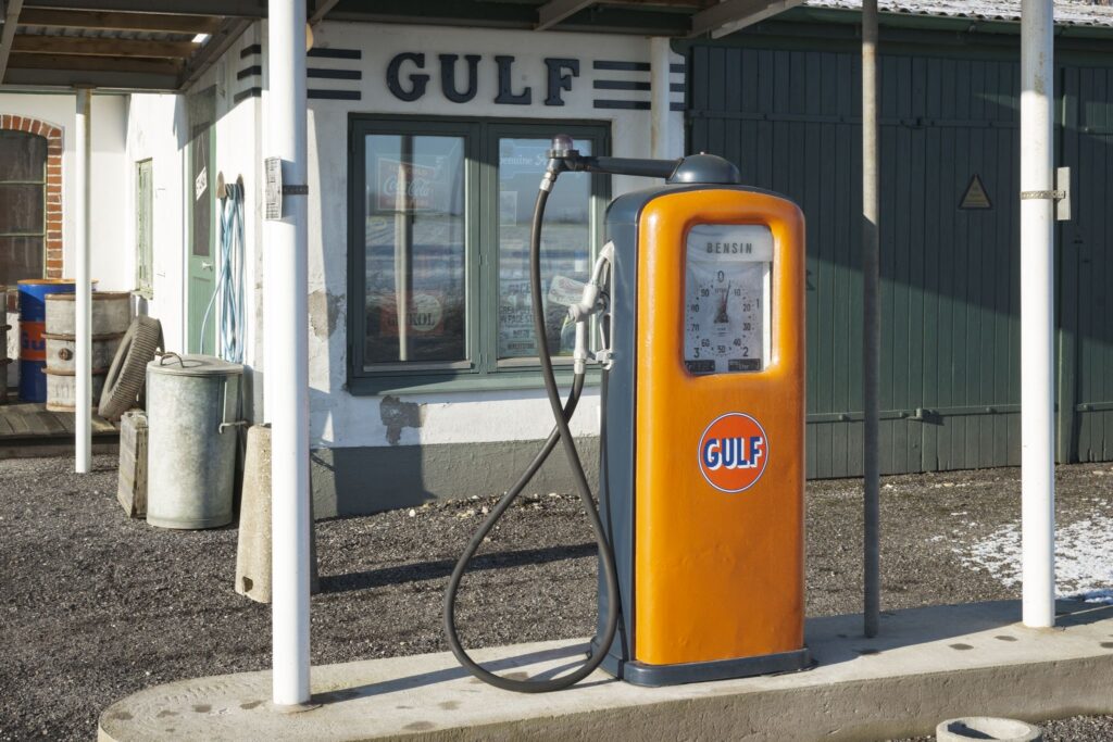 Klassisk Gulf benzintank / Classic Gulf petrol station, (close-up)